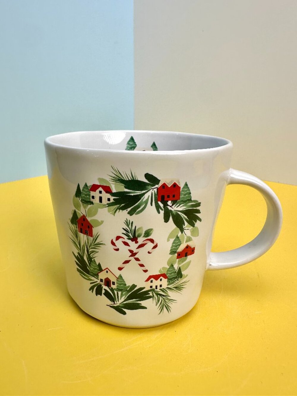 Elegant Christmas Wreath Mug White Ceramic – Brand New